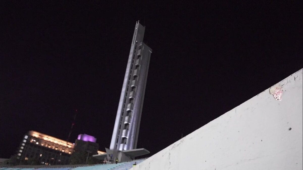 Plano futurista y aberrante Torre de los Homenajes. Estadio Centenario. Montevideo. NOCTURNOS DE MONTEVIDEO DE MÍ MISMA (2026). Lucía Seles. estrellamillansanjuan.es
