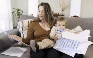 Madres de Tandil (Mujeres 2). Conciliación madre-hijo-trabajo periodista. Gonzalo García-Pelayo. estrellamillansanjuan.es