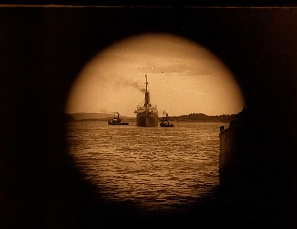 FANTE-ANNE (Gypsy Anne, 1920). El nacimiento de la identidad del cine noruego 16 Emigración en barco a EEUU de Jon, su madre y Anne. Fante-Anne (Gypsy Anne, 1920). Rasmus Breistein. estrellamillansanjuan.es