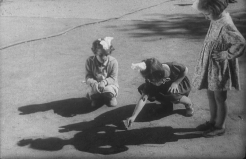 Márta Mészáros. El cine honesto y rebelde. LA MUCHACHA (1968) 6 Sa zîmbeasca toti copii (Que todos los niños sonrían, 1959). Márta Mészáros