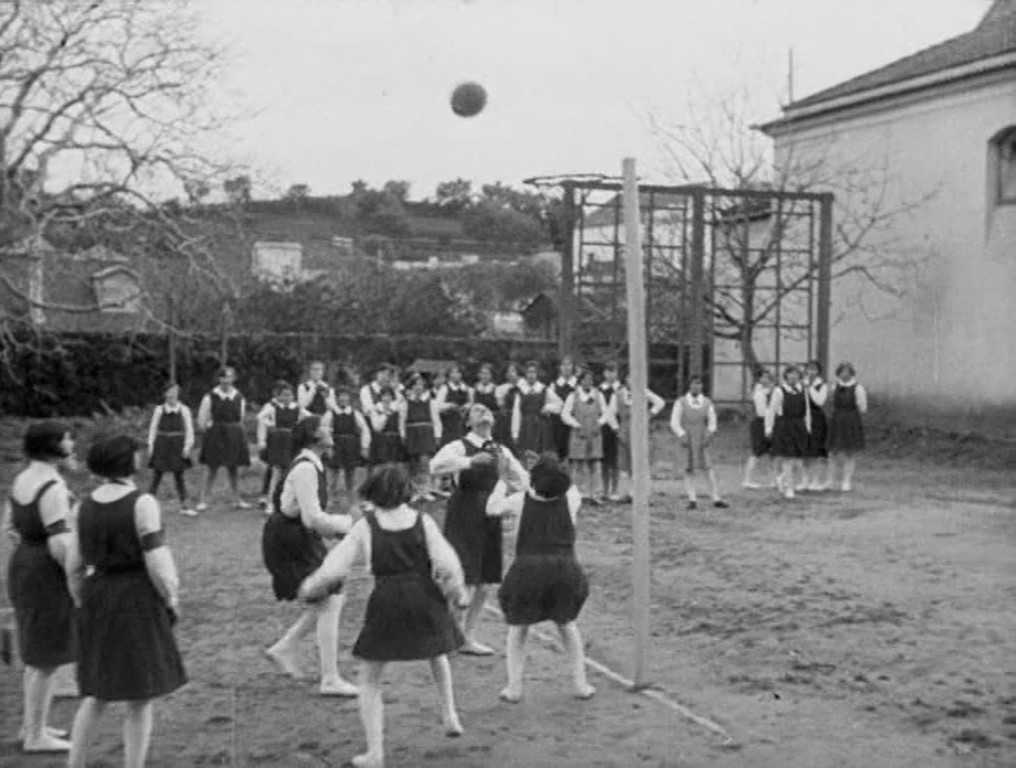 Balonkorf. Lisboa. Crónica anecdótica (1930). José Leitao de Barros. Deporte femenino en el cine mudo. Estrella Millán Sanjuán.