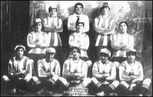 Equipo femenino de fútbol Blyth Spartans Ladies (1917). Con Bella Raey como famosa delantera. The Munitionettes Cup. Liga de fútbol femenina con motivo de la marcha de los hombres al frente en la I GM.