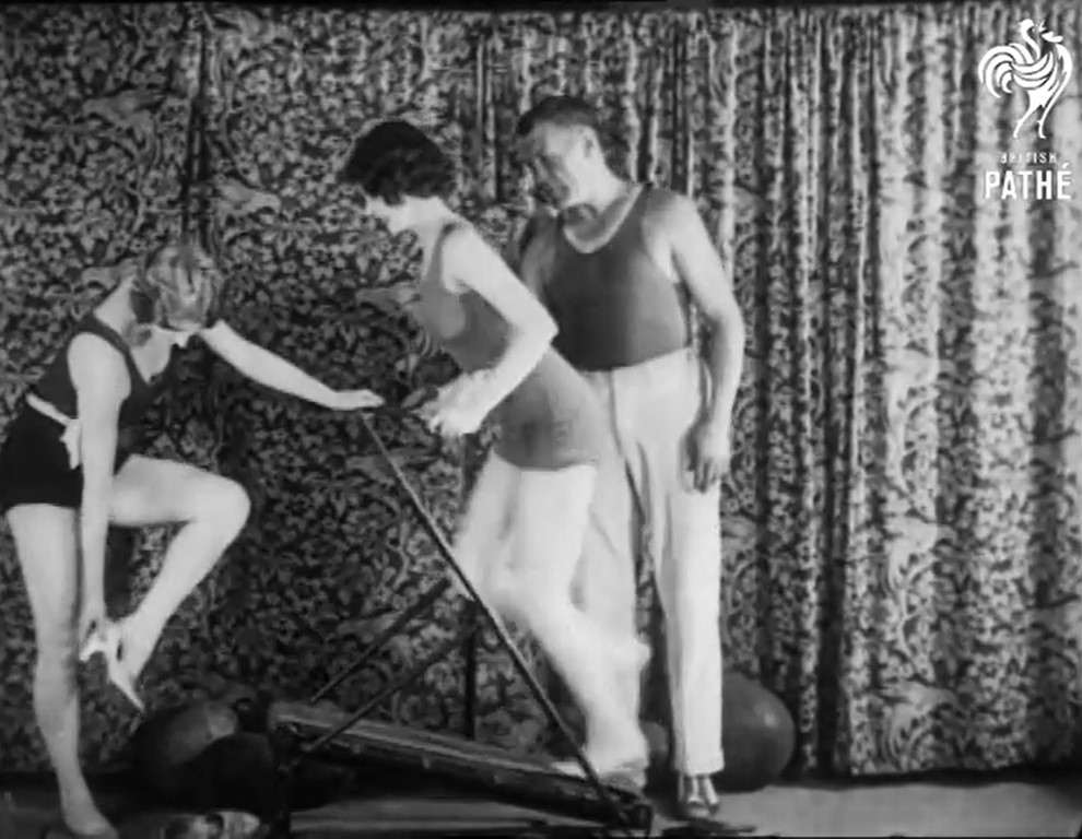 Cinta carrera. Adelgazar. Deporte femenino cine mudo. Estrella Millán sanjuán. Machine Made Exercises (1920-1929). British Pathe´.
