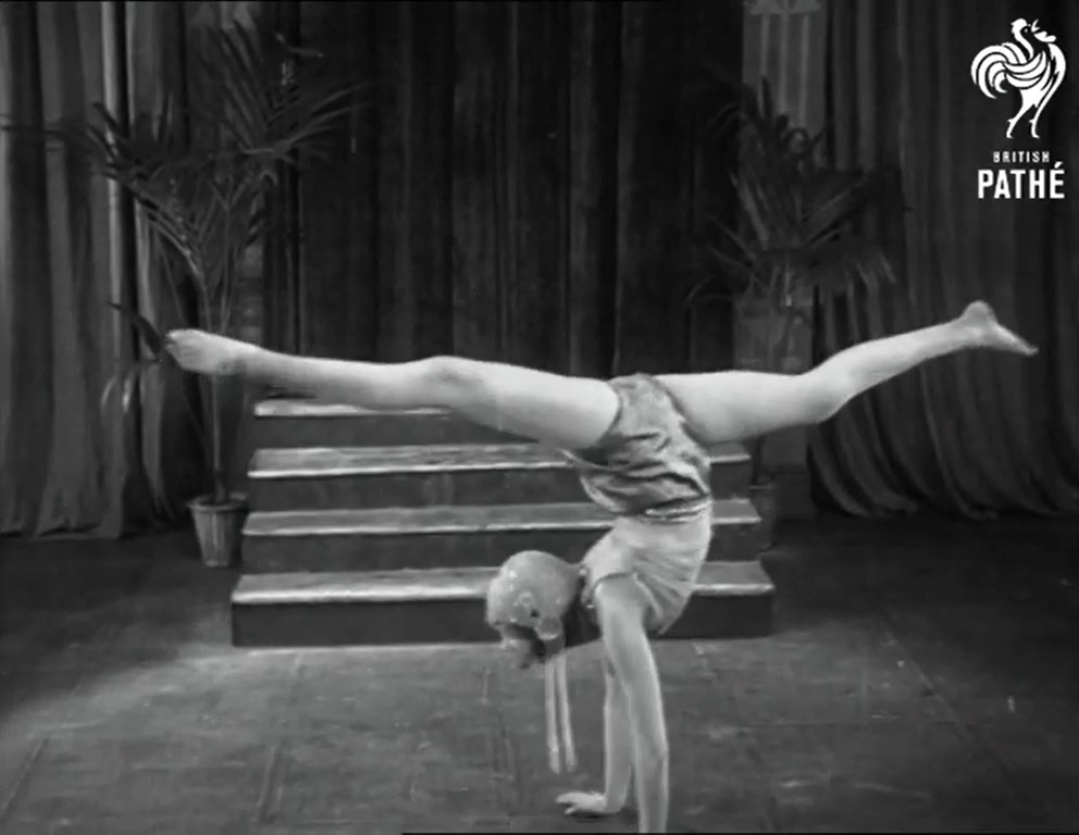Contorsionismo. Deporte femenino cine mudo. Estrella Millán sanjuán. Bending For Suppleness (1931). British Pathé.