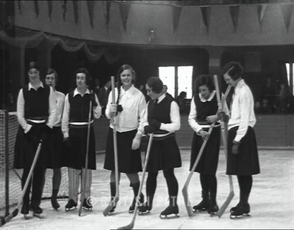 Hockey sobre hielo. Deporte femenino cine mudo. Estrella Millán sanjuán. The Speed Girls (1930). Entrenamiento Sussex Ladies Ice Hockey Club. British Pathé
