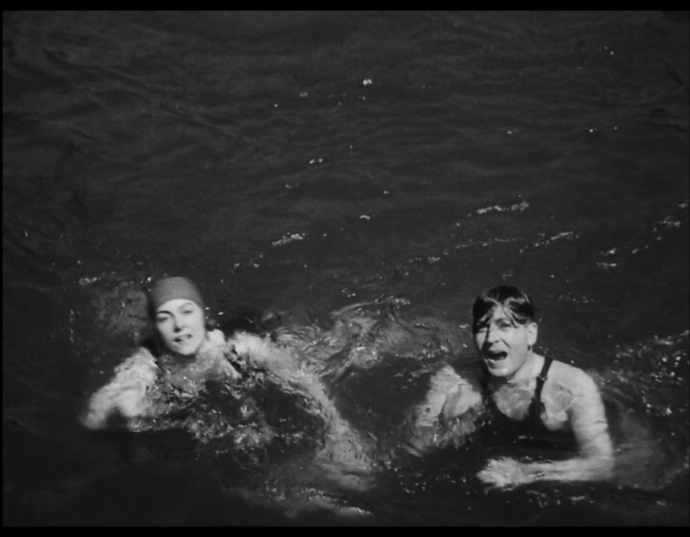 Natación. Deporte femenino cine mudo. Estrella Millán Sanjuán. Les nouveaux messieurs 1928