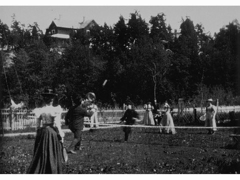 Tenis. Deporte femenino cine mudo. Estrella Millán Sanjuán. Un partido de tenis sobre césped. Une partie de lawn-tennis (1897). Lumière