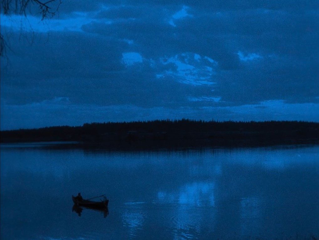 ANNA-LIISA (1922) de Teuvo Puro y Jussi Snellman 7 Paseo en barca en los recuerdos de Mikko en su conquista de Anna-Liisa.